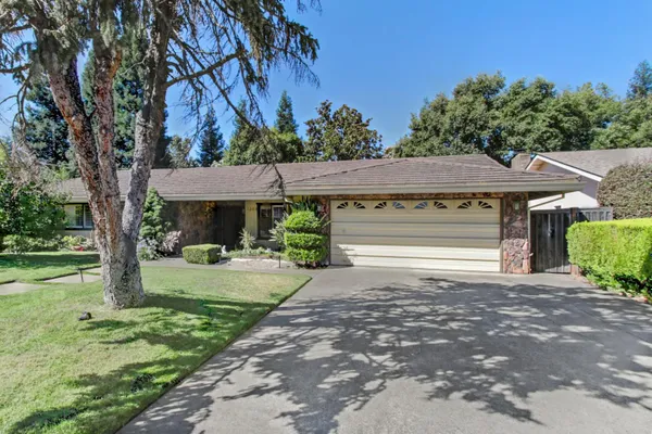 1208 LANTERN CT