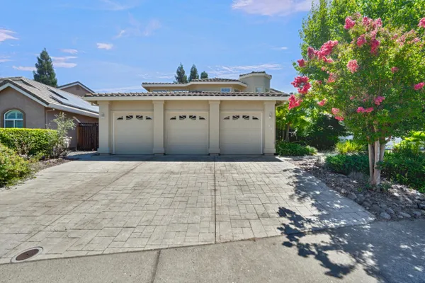 6901 FALLSBROOK CT