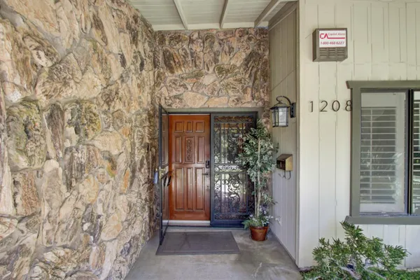 1208 LANTERN CT