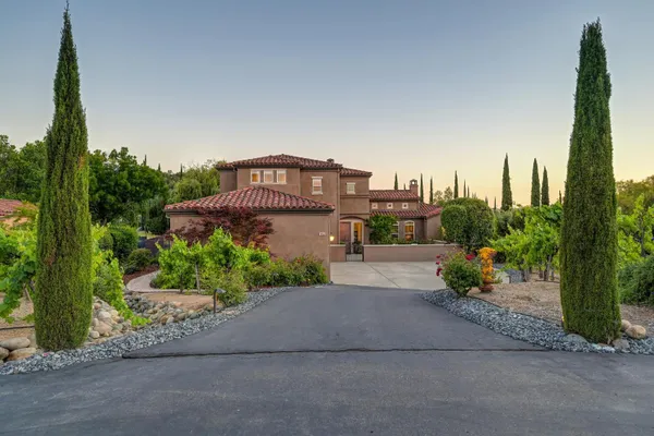 4256 BURGUNDY CT