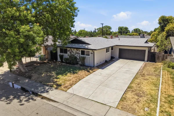 8433 SKYE DR