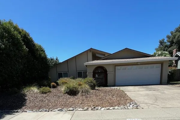 8936 AUTUMNWOOD DR