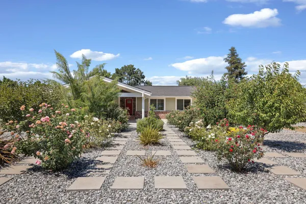 575 BUENA TIERRA DR