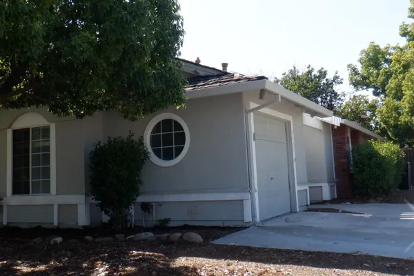 8425 VINTAGE PARK DR