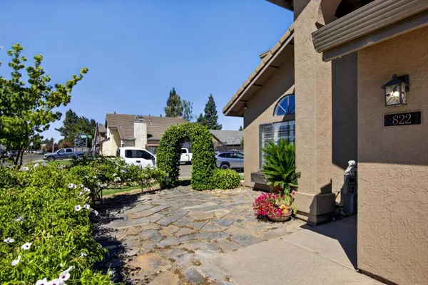 822 RIVER AVE