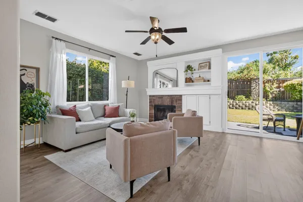 5515 BUTTE VIEW CT