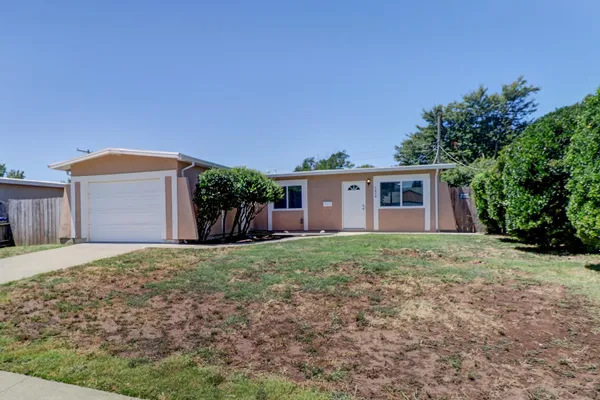 3808 MOONBEAM DR
