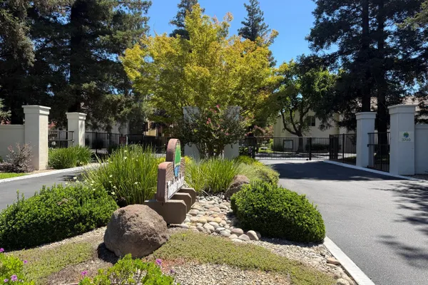 3701 COLONIAL DR 84
