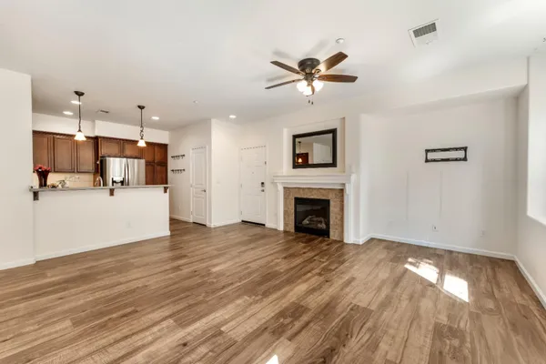 24 S ALONSA LN