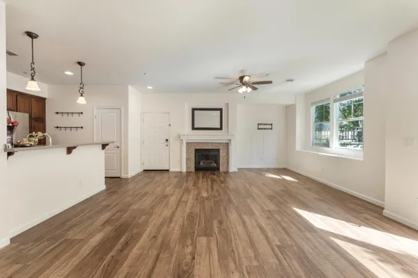 24 S ALONSA LN