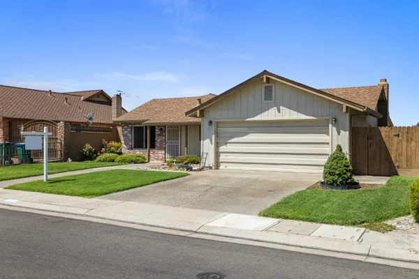 14901 PUEBLO DR