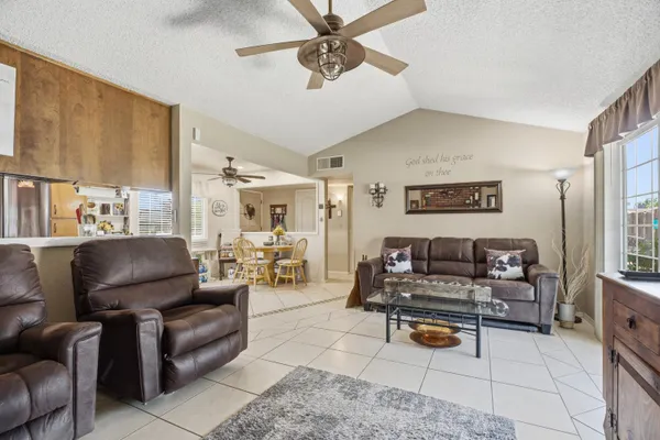 2905 ROSEWOOD AVE