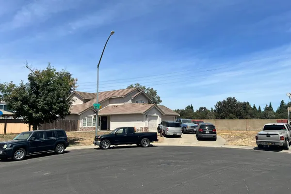 737 REDFIELD AVE