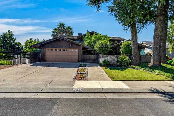 2324 ROSEMARIE LN