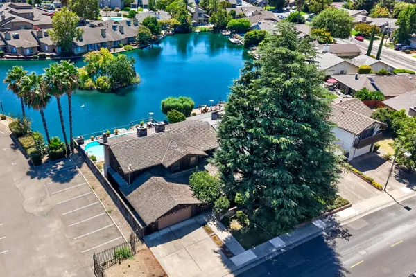 2324 ROSEMARIE LN