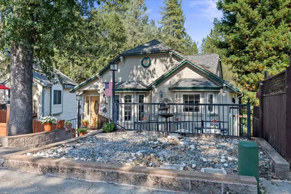 1344 VILLAGE LN