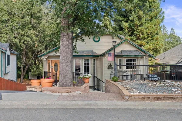 1344 VILLAGE LN