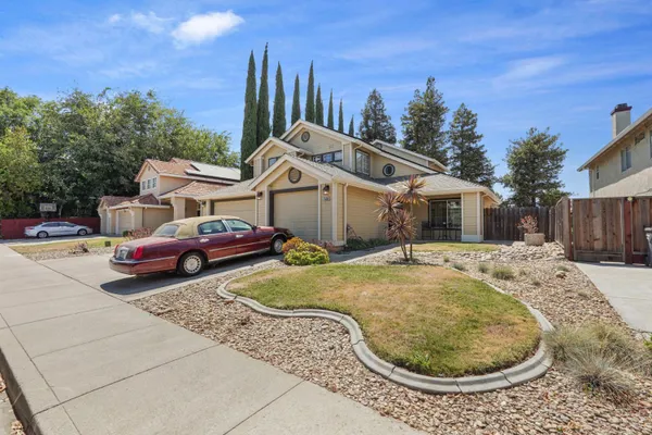 1530 LOCUST DR