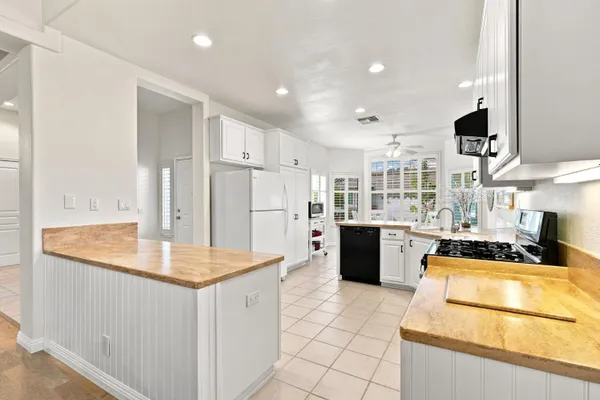 710 DIAMOND GLEN CIR