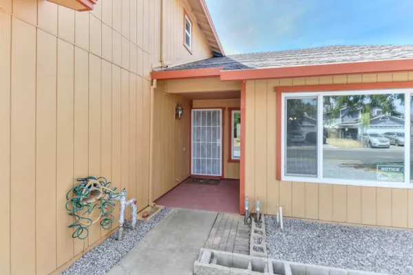 5957 SAWYER CIR