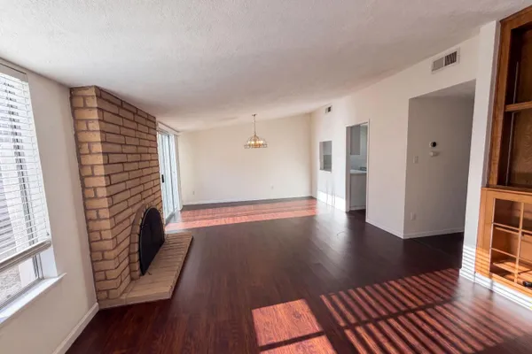 7318 VILLA DEL SOL LN