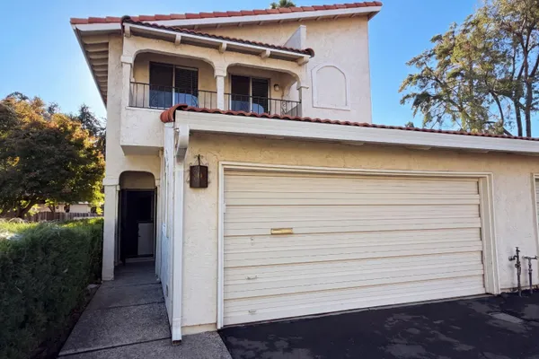 7318 VILLA DEL SOL LN