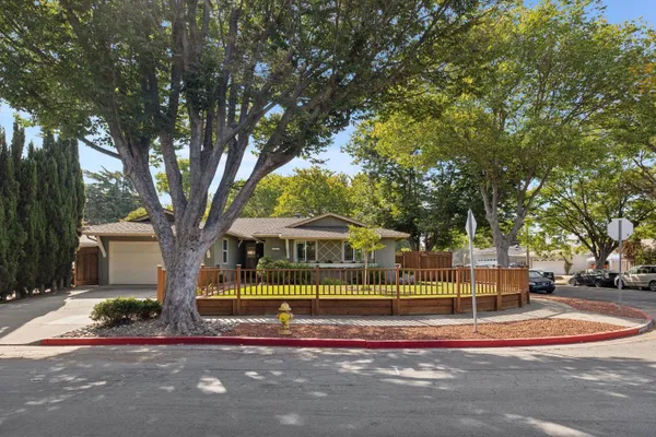 2432 RINCONADA DR