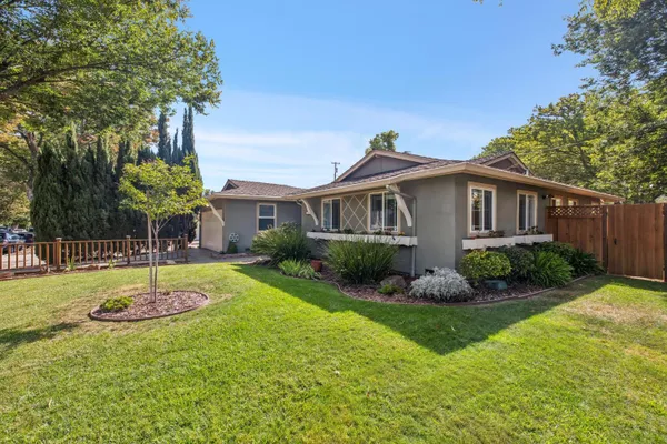2432 RINCONADA DR