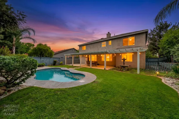 1121 TREHOWELL DR