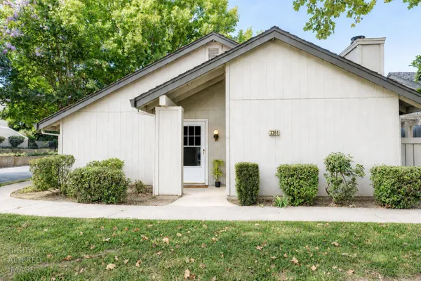 3201 SWALLOWS NEST DR