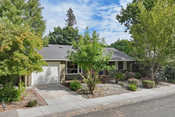 621 JONES WAY