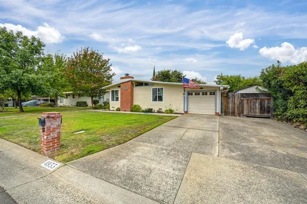 4933 SAINT LYNN LN