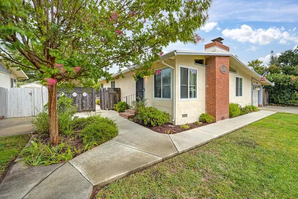 4933 SAINT LYNN LN