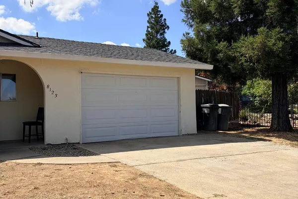 8123 DUTCH HAVEN BLVD