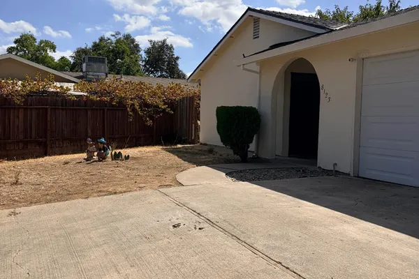 8123 DUTCH HAVEN BLVD