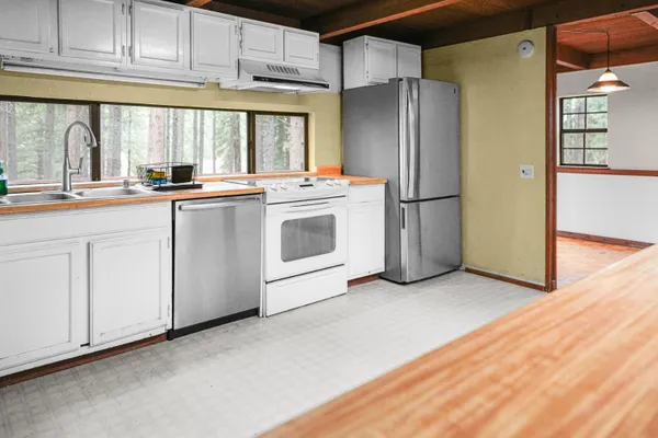 11688 LAUREL CT
