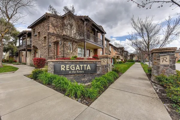 425 REGATTA LN 103