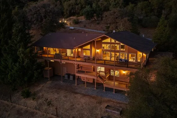 430 PINE TREE CIR