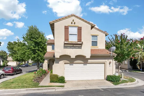 460 NATALINO CIR