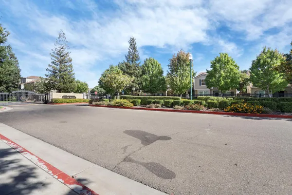 1515 CAT TAIL DR