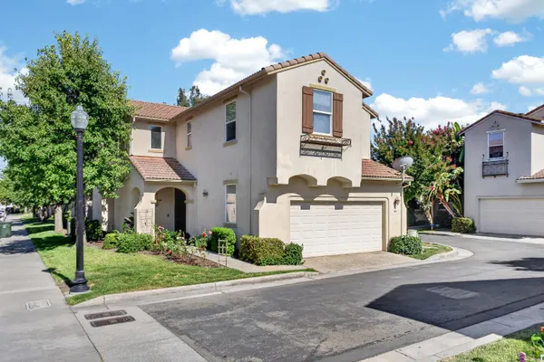 460 NATALINO CIR