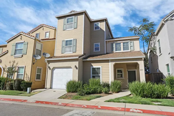 1515 CAT TAIL DR