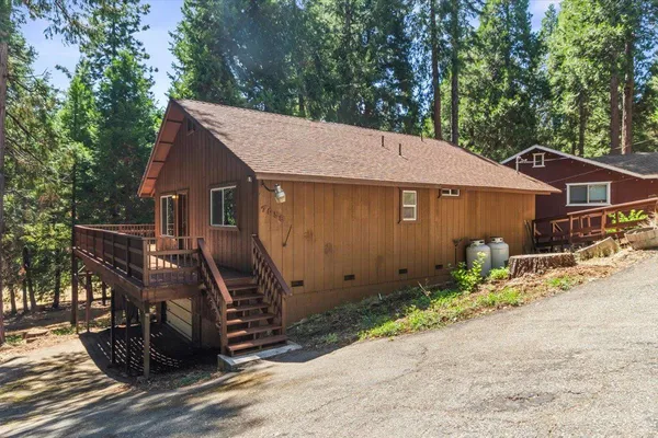 7058 LAKEWOOD DR