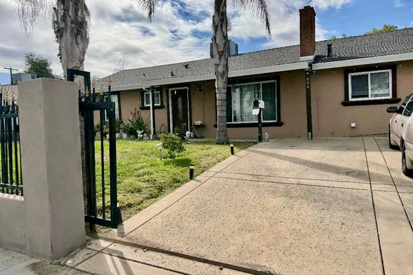 664 ACACIA AVE