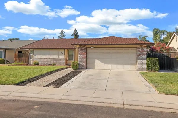 1033 PEPPERWOOD DR