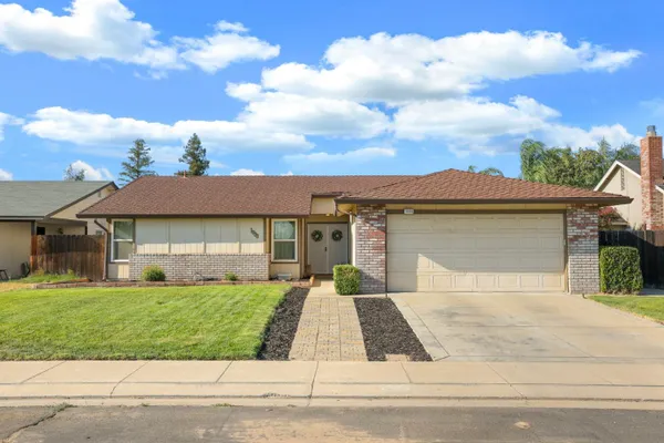 1033 PEPPERWOOD DR