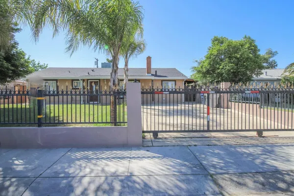 664 ACACIA AVE