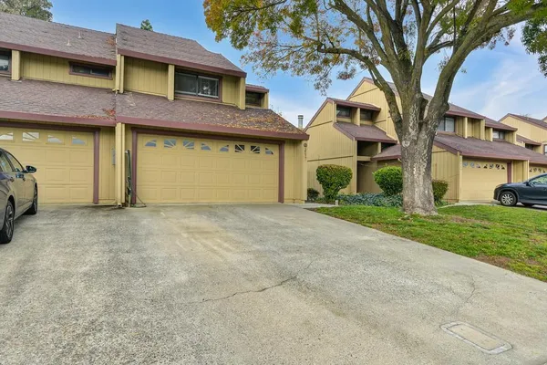 2537 HIGGINS RD