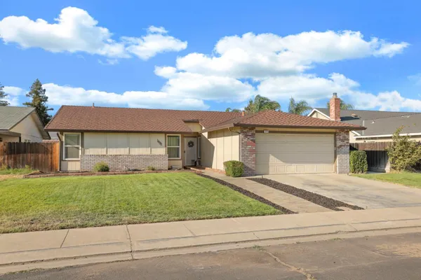 1033 PEPPERWOOD DR