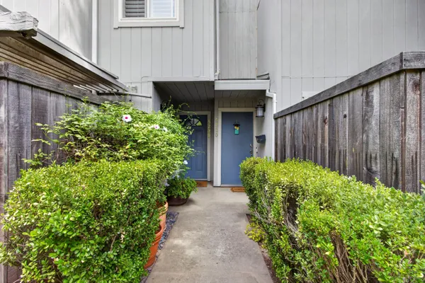 5222 LAKE KNOLL LN